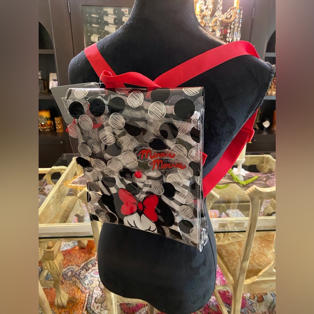 NWT-Dinney Minnie Mouse back pack.
